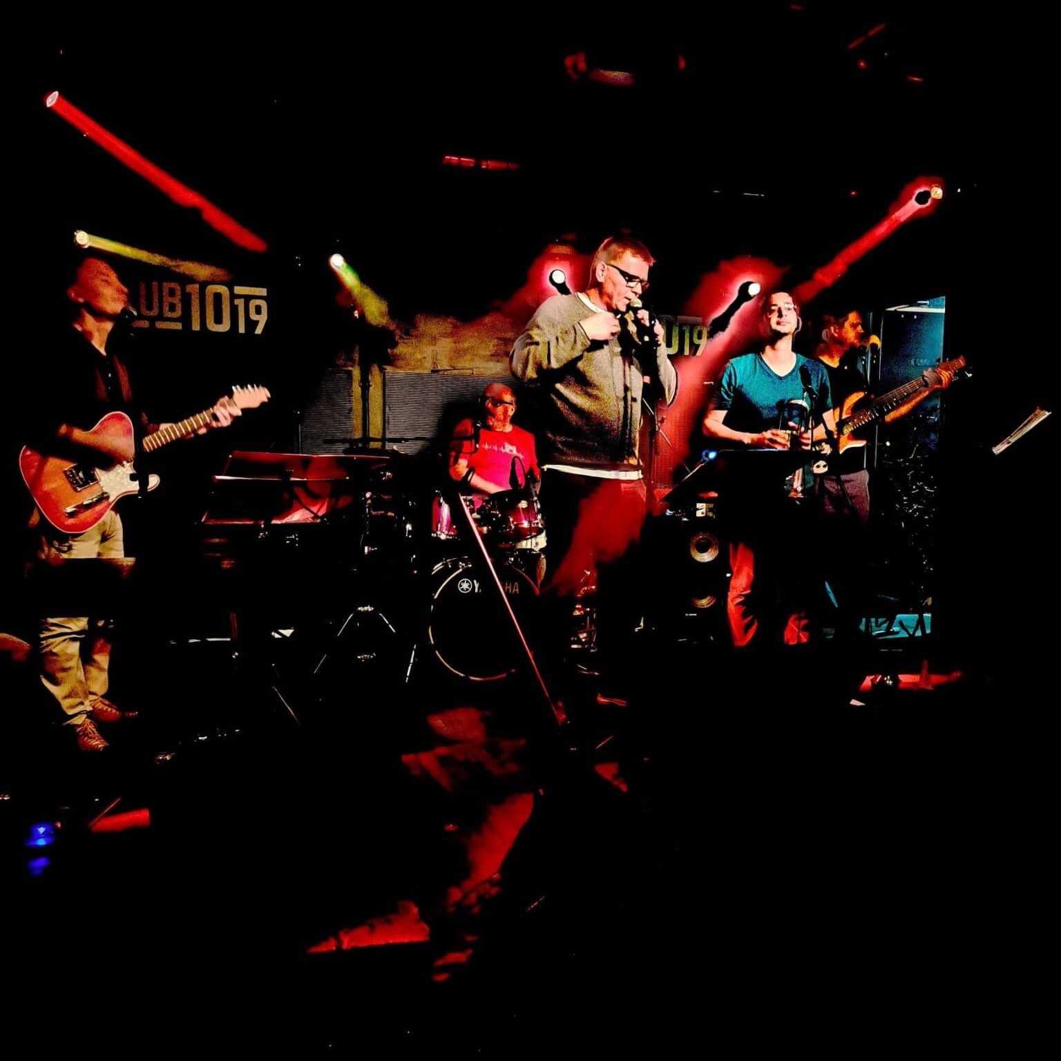 FRISCHA. live auf der Bühne im Club 1019